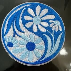 Embroidered 3" Circle Patch Yin Yang Flowers Daisy Blue White Iron On NWT